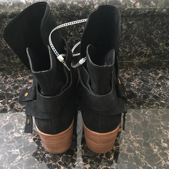 New UGG Elora Suede Ankle Booties - Picture 4 of 8